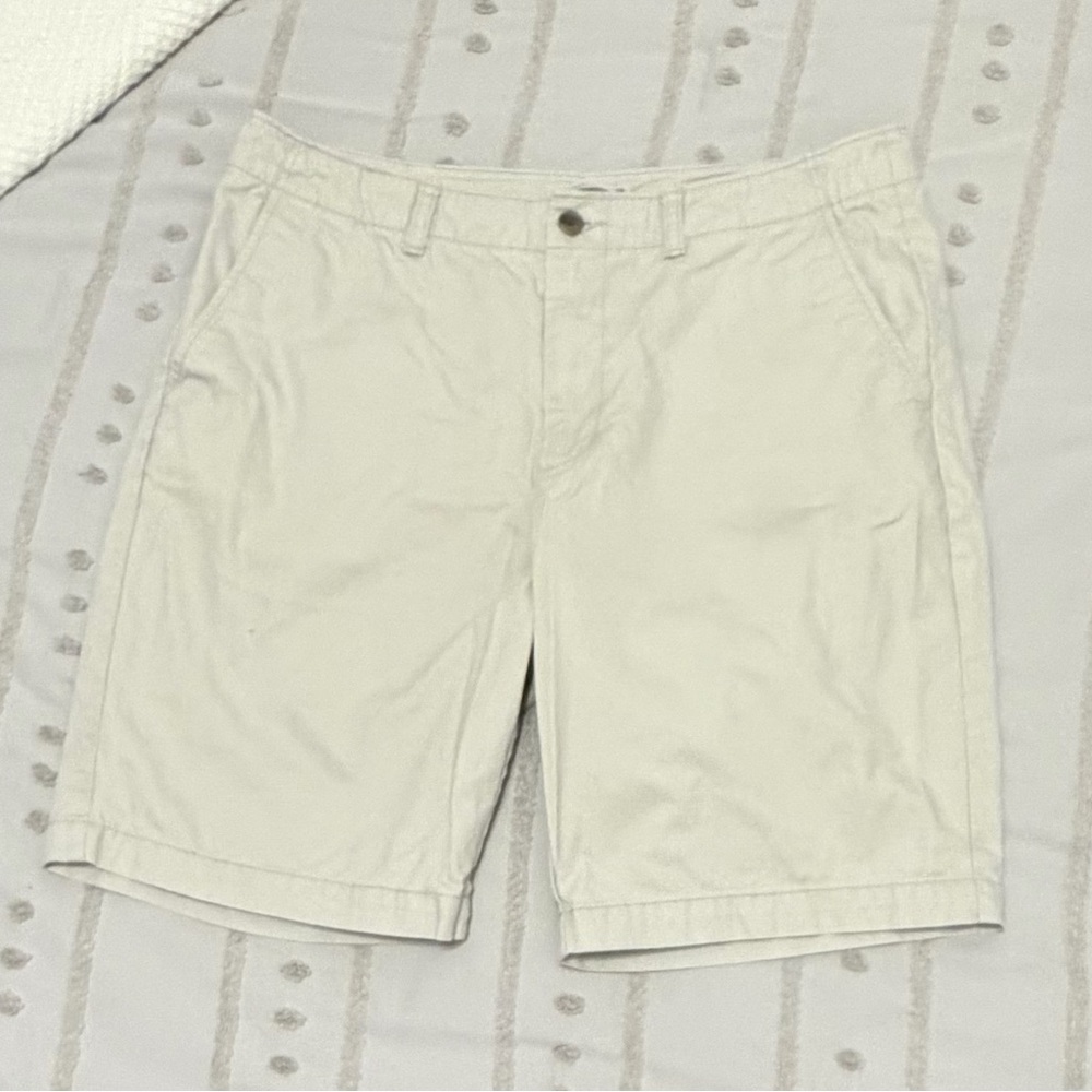 Old Navy men’s flat front light beige shorts